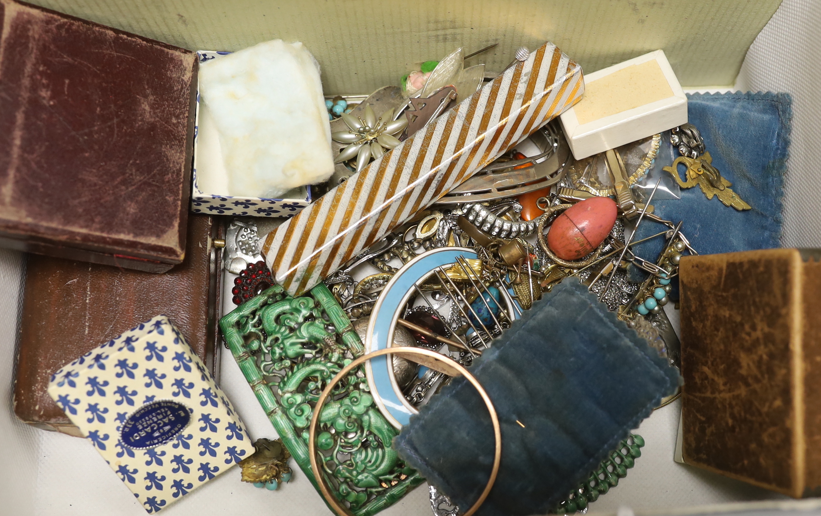 A quantity of assorted mainly costume jewellery and a wooden box.
